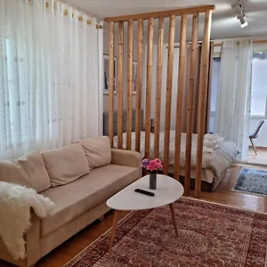 Appartamento New Lovely Full Of Light Ap In Tirana