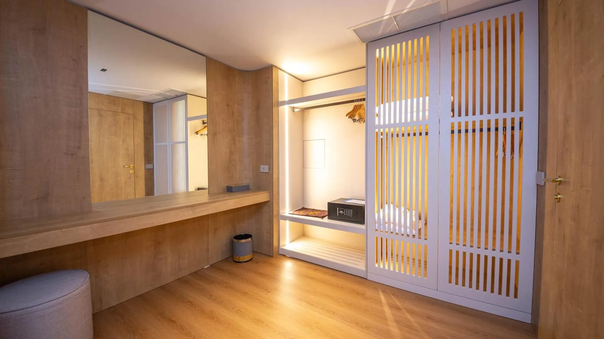 Hotel Vale Sarande 4*,  Albania