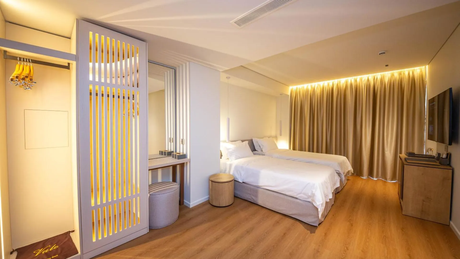 Hotel Vale Sarande 4*,  Albania